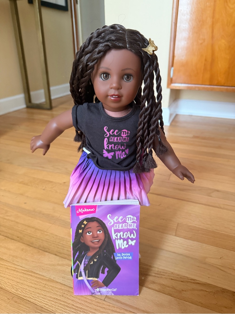American Girl Makena Williams World By Us Doll w/ Book & Original Outfit